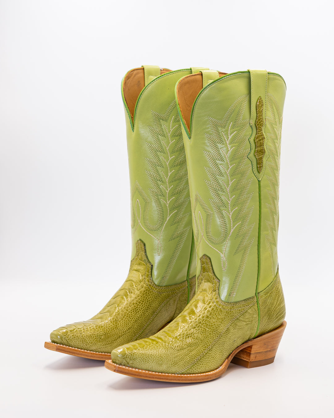 Cowgirl, Boots, Western, Lucchese, Ariat, Corral, OldGringo, Lane, LibertyBlack, Durango, MacieBean, DoubleD, Handmade, Exotic, Ostrich, Alligator, Python, Turquoise, SnipToe, Embroidered, SquareToe, Fashion, Vintage, Classic, Rodeo, Fringe, Glitter, Suede, TallBoots, ShortBoots, RanchWear, Stylish, Premium, Genuine, Leather, Lizard, Crocodile, Caiman, FullQuill, Traditional, Rustic, Floral, Inlay, TexasStyle, WomensBoots