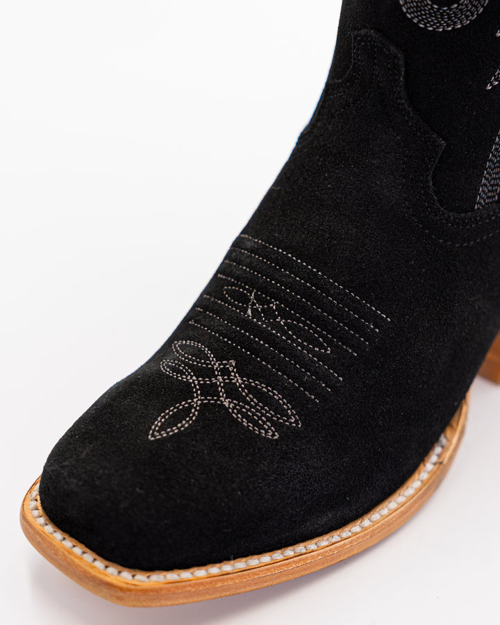 Cowgirl, Boots, Western, Lucchese, Ariat, Corral, OldGringo, Lane, LibertyBlack, Durango, MacieBean, DoubleD, Handmade, Exotic, Ostrich, Alligator, Python, Turquoise, SnipToe, Embroidered, SquareToe, Fashion, Vintage, Classic, Rodeo, Fringe, Glitter, Suede, TallBoots, ShortBoots, RanchWear, Stylish, Premium, Genuine, Leather, Lizard, Crocodile, Caiman, FullQuill, Traditional, Rustic, Floral, Inlay, TexasStyle, WomensBoots