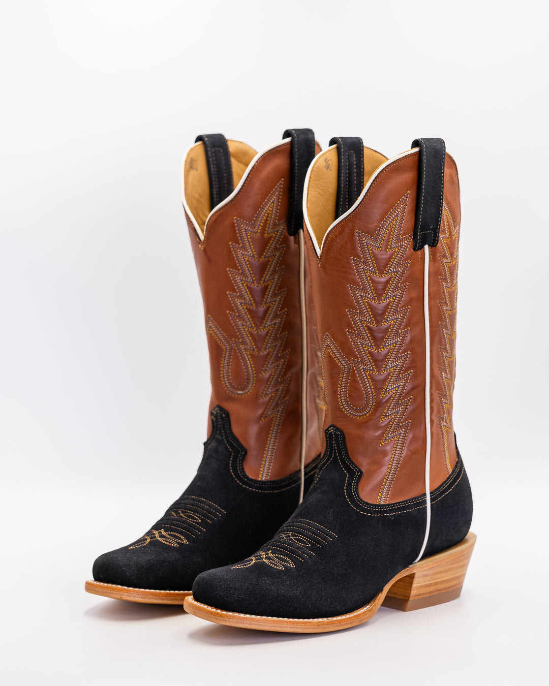 Cowgirl, Boots, Western, Lucchese, Ariat, Corral, OldGringo, Lane, LibertyBlack, Durango, MacieBean, DoubleD, Handmade, Exotic, Ostrich, Alligator, Python, Turquoise, SnipToe, Embroidered, SquareToe, Fashion, Vintage, Classic, Rodeo, Fringe, Glitter, Suede, TallBoots, ShortBoots, RanchWear, Stylish, Premium, Genuine, Leather, Lizard, Crocodile, Caiman, FullQuill, Traditional, Rustic, Floral, Inlay, TexasStyle, WomensBoots