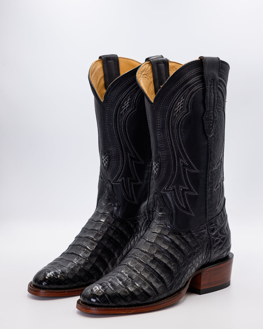 Cowboy, Boots, Western, Lucchese, Ariat, TonyLama, AndersonBean, Justin, Tecovas, Nocona, BlackJack, Stallion, Handmade, Exotic, Ostrich, Alligator, Python, Shark, SquareToe, CutterToe, RoundToe, SnipToe, Roper, Buckaroo, Ranch, Rodeo, Classic, Vintage, Leather, Premium, HandmadeBoots, WorkBoots, Durable, Genuine, Suede, Caiman, Lizard, Crocodile, FullQuill, RanchWear, Traditional, Heritage, Rustic, TexasStyle, MensBoots