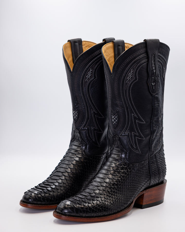 Cowboy, Boots, Western, Lucchese, Ariat, TonyLama, AndersonBean, Justin, Tecovas, Nocona, BlackJack, Stallion, Handmade, Exotic, Ostrich, Alligator, Python, Shark, SquareToe, CutterToe, RoundToe, SnipToe, Roper, Buckaroo, Ranch, Rodeo, Classic, Vintage, Leather, Premium, HandmadeBoots, WorkBoots, Durable, Genuine, Suede, Caiman, Lizard, Crocodile, FullQuill, RanchWear, Traditional, Heritage, Rustic, TexasStyle, MensBoots