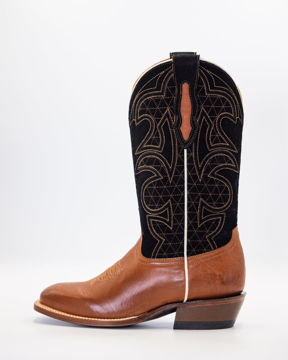 Cowboy, Boots, Western, Lucchese, Ariat, TonyLama, AndersonBean, Justin, Tecovas, Nocona, BlackJack, Stallion, Handmade, Exotic, Ostrich, Alligator, Python, Shark, SquareToe, CutterToe, RoundToe, SnipToe, Roper, Buckaroo, Ranch, Rodeo, Classic, Vintage, Leather, Premium, HandmadeBoots, WorkBoots, Durable, Genuine, Suede, Caiman, Lizard, Crocodile, FullQuill, RanchWear, Traditional, Heritage, Rustic, TexasStyle, MensBoots