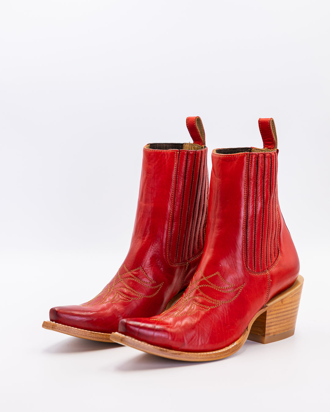 Cowgirl, Boots, Western, Lucchese, Ariat, Corral, OldGringo, Lane, LibertyBlack, Durango, MacieBean, DoubleD, Handmade, Exotic, Ostrich, Alligator, Python, Turquoise, SnipToe, Embroidered, SquareToe, Fashion, Vintage, Classic, Rodeo, Fringe, Glitter, Suede, TallBoots, ShortBoots, RanchWear, Stylish, Premium, Genuine, Leather, Lizard, Crocodile, Caiman, FullQuill, Traditional, Rustic, Floral, Inlay, TexasStyle, WomensBoots