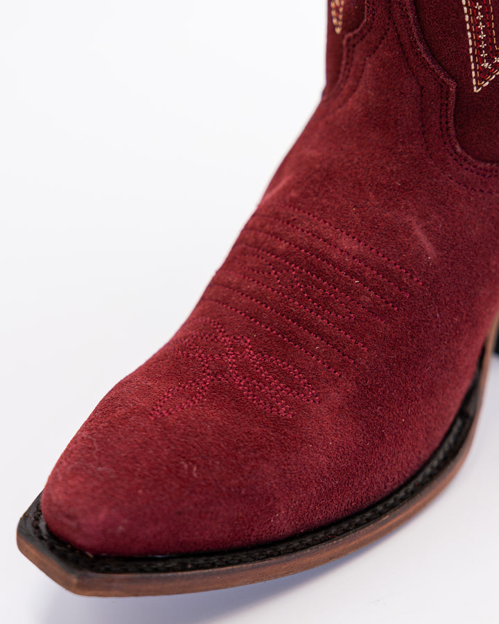 Cowgirl, Boots, Western, Lucchese, Ariat, Corral, OldGringo, Lane, LibertyBlack, Durango, MacieBean, DoubleD, Handmade, Exotic, Ostrich, Alligator, Python, Turquoise, SnipToe, Embroidered, SquareToe, Fashion, Vintage, Classic, Rodeo, Fringe, Glitter, Suede, TallBoots, ShortBoots, RanchWear, Stylish, Premium, Genuine, Leather, Lizard, Crocodile, Caiman, FullQuill, Traditional, Rustic, Floral, Inlay, TexasStyle, WomensBoots