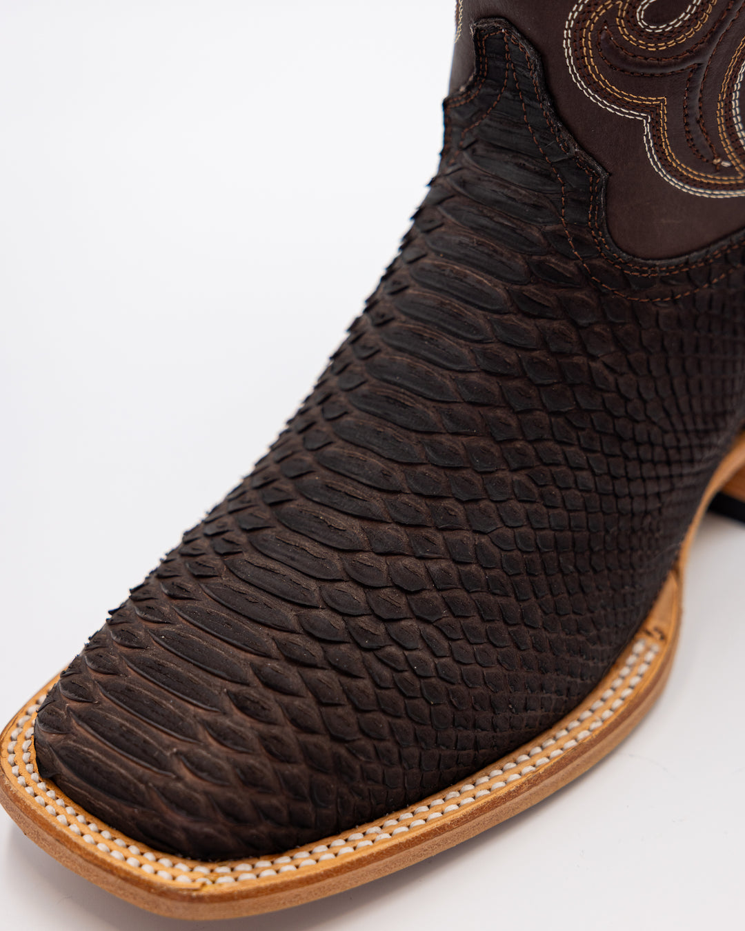 Cowboy, Boots, Western, Lucchese, Ariat, TonyLama, AndersonBean, Justin, Tecovas, Nocona, BlackJack, Stallion, Handmade, Exotic, Ostrich, Alligator, Python, Shark, SquareToe, CutterToe, RoundToe, SnipToe, Roper, Buckaroo, Ranch, Rodeo, Classic, Vintage, Leather, Premium, HandmadeBoots, WorkBoots, Durable, Genuine, Suede, Caiman, Lizard, Crocodile, FullQuill, RanchWear, Traditional, Heritage, Rustic, TexasStyle, MensBoots