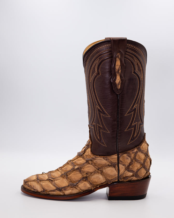 Cowboy, Boots, Western, Lucchese, Ariat, TonyLama, AndersonBean, Justin, Tecovas, Nocona, BlackJack, Stallion, Handmade, Exotic, Ostrich, Alligator, Python, Shark, SquareToe, CutterToe, RoundToe, SnipToe, Roper, Buckaroo, Ranch, Rodeo, Classic, Vintage, Leather, Premium, HandmadeBoots, WorkBoots, Durable, Genuine, Suede, Caiman, Lizard, Crocodile, FullQuill, RanchWear, Traditional, Heritage, Rustic, TexasStyle, MensBoots