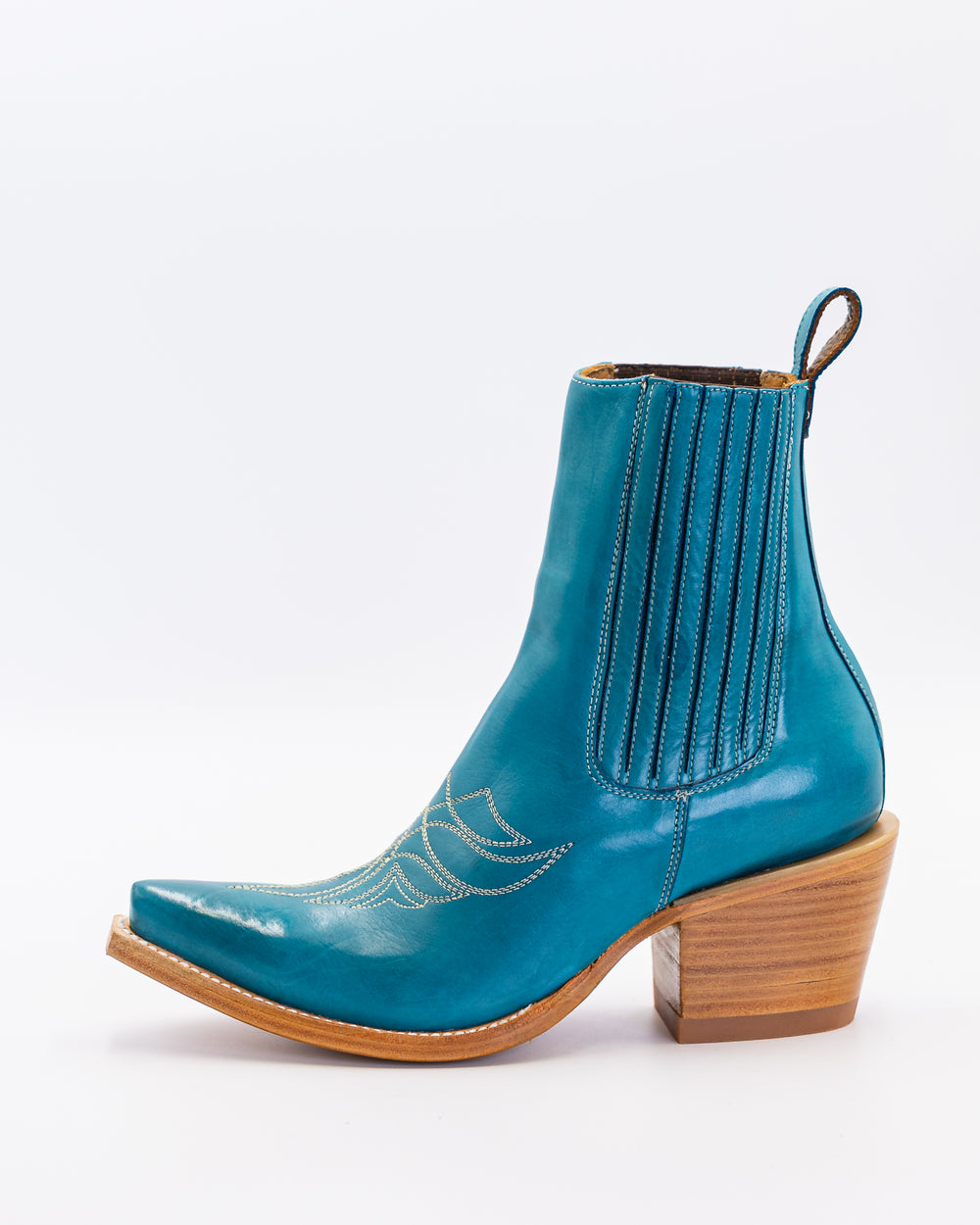 Cowgirl, Boots, Western, Lucchese, Ariat, Corral, OldGringo, Lane, LibertyBlack, Durango, MacieBean, DoubleD, Handmade, Exotic, Ostrich, Alligator, Python, Turquoise, SnipToe, Embroidered, SquareToe, Fashion, Vintage, Classic, Rodeo, Fringe, Glitter, Suede, TallBoots, ShortBoots, RanchWear, Stylish, Premium, Genuine, Leather, Lizard, Crocodile, Caiman, FullQuill, Traditional, Rustic, Floral, Inlay, TexasStyle, WomensBoots