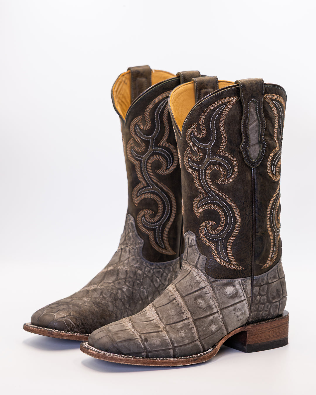 Cowboy, Boots, Western, Lucchese, Ariat, TonyLama, AndersonBean, Justin, Tecovas, Nocona, BlackJack, Stallion, Handmade, Exotic, Ostrich, Alligator, Python, Shark, SquareToe, CutterToe, RoundToe, SnipToe, Roper, Buckaroo, Ranch, Rodeo, Classic, Vintage, Leather, Premium, HandmadeBoots, WorkBoots, Durable, Genuine, Suede, Caiman, Lizard, Crocodile, FullQuill, RanchWear, Traditional, Heritage, Rustic, TexasStyle, MensBoots