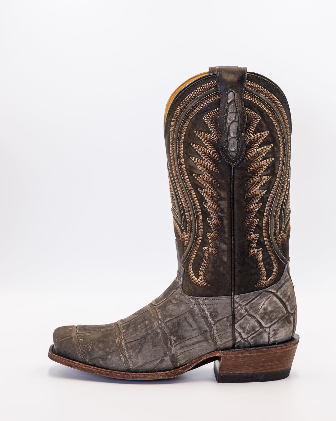 Cowboy, Boots, Western, Lucchese, Ariat, TonyLama, AndersonBean, Justin, Tecovas, Nocona, BlackJack, Stallion, Handmade, Exotic, Ostrich, Alligator, Python, Shark, SquareToe, CutterToe, RoundToe, SnipToe, Roper, Buckaroo, Ranch, Rodeo, Classic, Vintage, Leather, Premium, HandmadeBoots, WorkBoots, Durable, Genuine, Suede, Caiman, Lizard, Crocodile, FullQuill, RanchWear, Traditional, Heritage, Rustic, TexasStyle, MensBoots