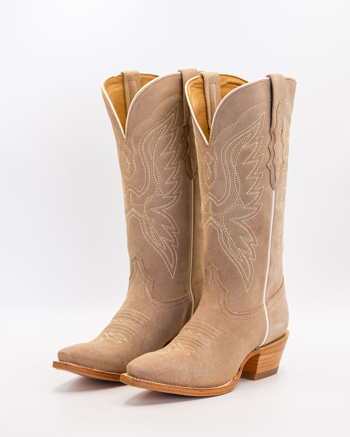 Cowgirl, Boots, Western, Lucchese, Ariat, Corral, OldGringo, Lane, LibertyBlack, Durango, MacieBean, DoubleD, Handmade, Exotic, Ostrich, Alligator, Python, Turquoise, SnipToe, Embroidered, SquareToe, Fashion, Vintage, Classic, Rodeo, Fringe, Glitter, Suede, TallBoots, ShortBoots, RanchWear, Stylish, Premium, Genuine, Leather, Lizard, Crocodile, Caiman, FullQuill, Traditional, Rustic, Floral, Inlay, TexasStyle, WomensBoots