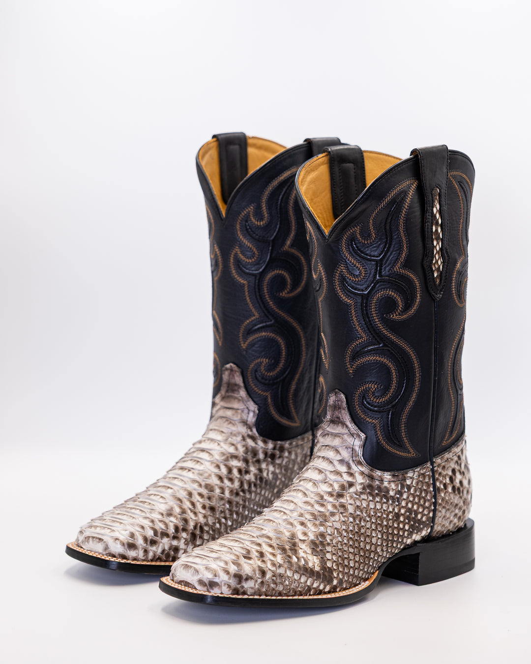 Cowboy, Boots, Western, Lucchese, Ariat, TonyLama, AndersonBean, Justin, Tecovas, Nocona, BlackJack, Stallion, Handmade, Exotic, Ostrich, Alligator, Python, Shark, SquareToe, CutterToe, RoundToe, SnipToe, Roper, Buckaroo, Ranch, Rodeo, Classic, Vintage, Leather, Premium, HandmadeBoots, WorkBoots, Durable, Genuine, Suede, Caiman, Lizard, Crocodile, FullQuill, RanchWear, Traditional, Heritage, Rustic, TexasStyle, MensBoots