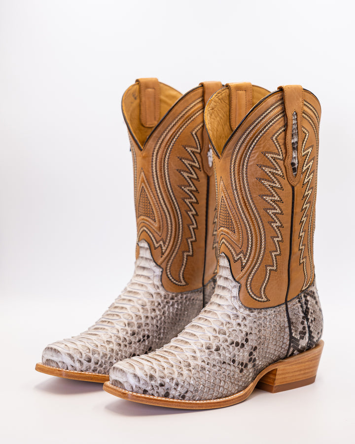 Cowboy, Boots, Western, Lucchese, Ariat, TonyLama, AndersonBean, Justin, Tecovas, Nocona, BlackJack, Stallion, Handmade, Exotic, Ostrich, Alligator, Python, Shark, SquareToe, CutterToe, RoundToe, SnipToe, Roper, Buckaroo, Ranch, Rodeo, Classic, Vintage, Leather, Premium, HandmadeBoots, WorkBoots, Durable, Genuine, Suede, Caiman, Lizard, Crocodile, FullQuill, RanchWear, Traditional, Heritage, Rustic, TexasStyle, MensBoots