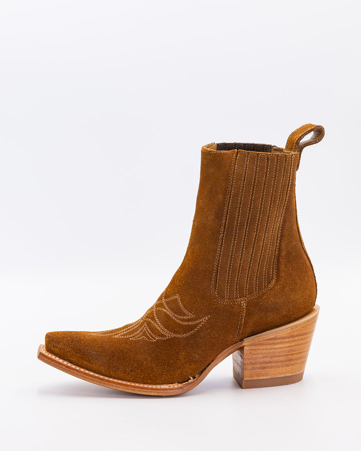 Cowgirl, Boots, Western, Lucchese, Ariat, Corral, OldGringo, Lane, LibertyBlack, Durango, MacieBean, DoubleD, Handmade, Exotic, Ostrich, Alligator, Python, Turquoise, SnipToe, Embroidered, SquareToe, Fashion, Vintage, Classic, Rodeo, Fringe, Glitter, Suede, TallBoots, ShortBoots, RanchWear, Stylish, Premium, Genuine, Leather, Lizard, Crocodile, Caiman, FullQuill, Traditional, Rustic, Floral, Inlay, TexasStyle, WomensBoots