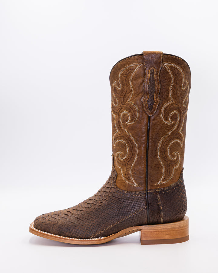 Cowboy, Boots, Western, Lucchese, Ariat, TonyLama, AndersonBean, Justin, Tecovas, Nocona, BlackJack, Stallion, Handmade, Exotic, Ostrich, Alligator, Python, Shark, SquareToe, CutterToe, RoundToe, SnipToe, Roper, Buckaroo, Ranch, Rodeo, Classic, Vintage, Leather, Premium, HandmadeBoots, WorkBoots, Durable, Genuine, Suede, Caiman, Lizard, Crocodile, FullQuill, RanchWear, Traditional, Heritage, Rustic, TexasStyle, MensBoots