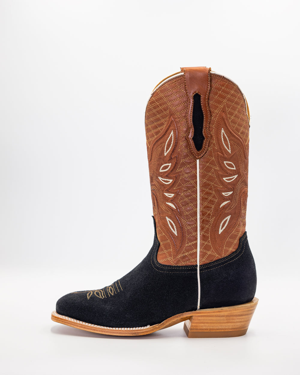 Cowboy, Boots, Western, Lucchese, Ariat, TonyLama, AndersonBean, Justin, Tecovas, Nocona, BlackJack, Stallion, Handmade, Exotic, Ostrich, Alligator, Python, Shark, SquareToe, CutterToe, RoundToe, SnipToe, Roper, Buckaroo, Ranch, Rodeo, Classic, Vintage, Leather, Premium, HandmadeBoots, WorkBoots, Durable, Genuine, Suede, Caiman, Lizard, Crocodile, FullQuill, RanchWear, Traditional, Heritage, Rustic, TexasStyle, MensBoots
