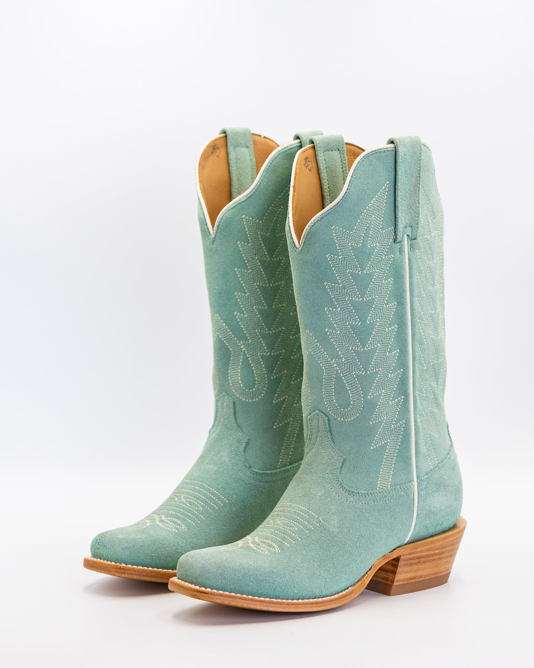 Cowgirl, Boots, Western, Lucchese, Ariat, Corral, OldGringo, Lane, LibertyBlack, Durango, MacieBean, DoubleD, Handmade, Exotic, Ostrich, Alligator, Python, Turquoise, SnipToe, Embroidered, SquareToe, Fashion, Vintage, Classic, Rodeo, Fringe, Glitter, Suede, TallBoots, ShortBoots, RanchWear, Stylish, Premium, Genuine, Leather, Lizard, Crocodile, Caiman, FullQuill, Traditional, Rustic, Floral, Inlay, TexasStyle, WomensBoots