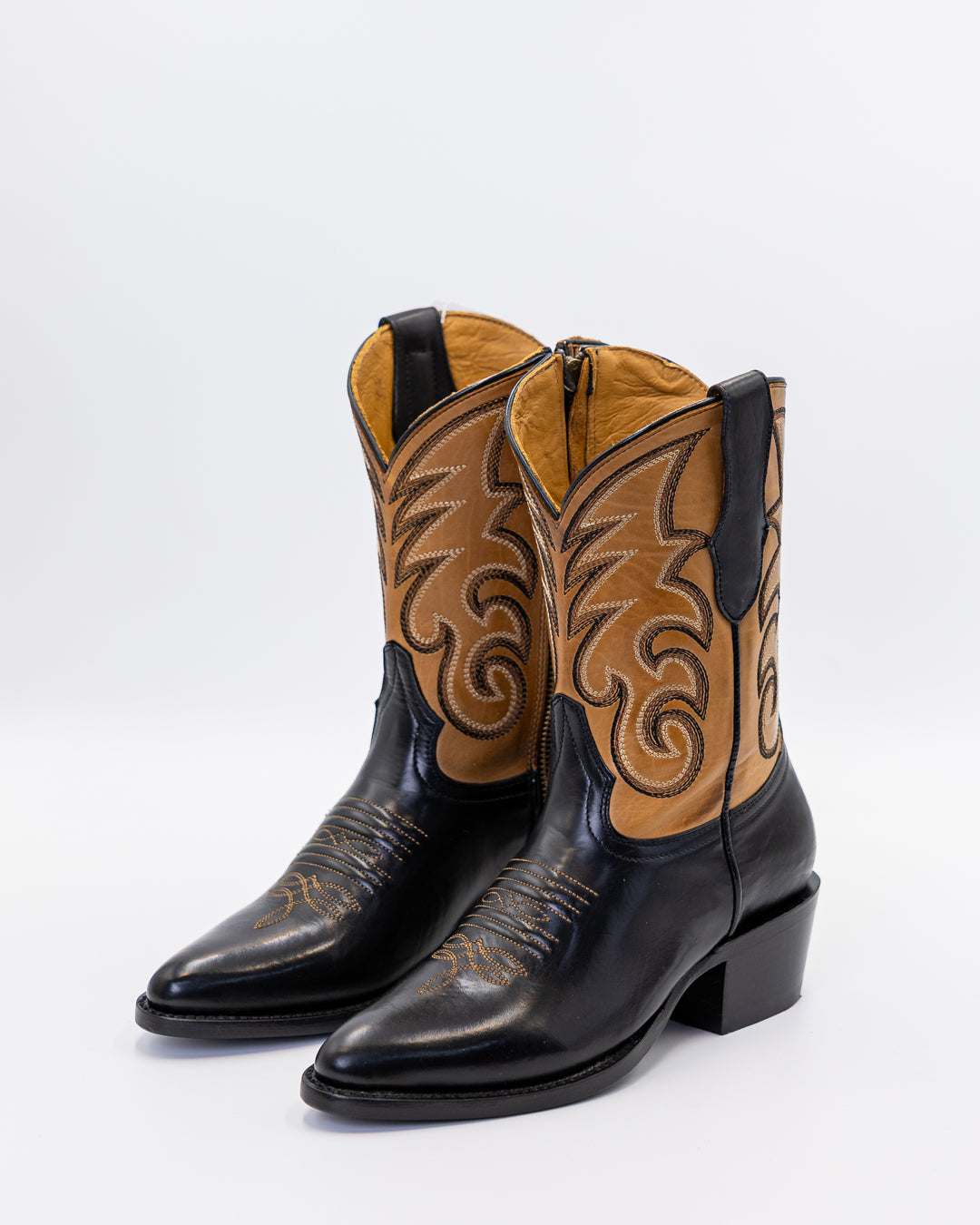 Cowgirl, Boots, Western, Lucchese, Ariat, Corral, OldGringo, Lane, LibertyBlack, Durango, MacieBean, DoubleD, Handmade, Exotic, Ostrich, Alligator, Python, Turquoise, SnipToe, Embroidered, SquareToe, Fashion, Vintage, Classic, Rodeo, Fringe, Glitter, Suede, TallBoots, ShortBoots, RanchWear, Stylish, Premium, Genuine, Leather, Lizard, Crocodile, Caiman, FullQuill, Traditional, Rustic, Floral, Inlay, TexasStyle, WomensBoots, Snip Toe, Boots 