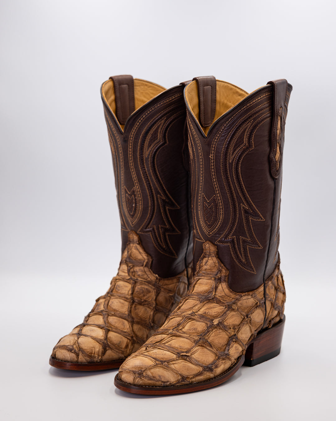 Cowboy, Boots, Western, Lucchese, Ariat, TonyLama, AndersonBean, Justin, Tecovas, Nocona, BlackJack, Stallion, Handmade, Exotic, Ostrich, Alligator, Python, Shark, SquareToe, CutterToe, RoundToe, SnipToe, Roper, Buckaroo, Ranch, Rodeo, Classic, Vintage, Leather, Premium, HandmadeBoots, WorkBoots, Durable, Genuine, Suede, Caiman, Lizard, Crocodile, FullQuill, RanchWear, Traditional, Heritage, Rustic, TexasStyle, MensBoots