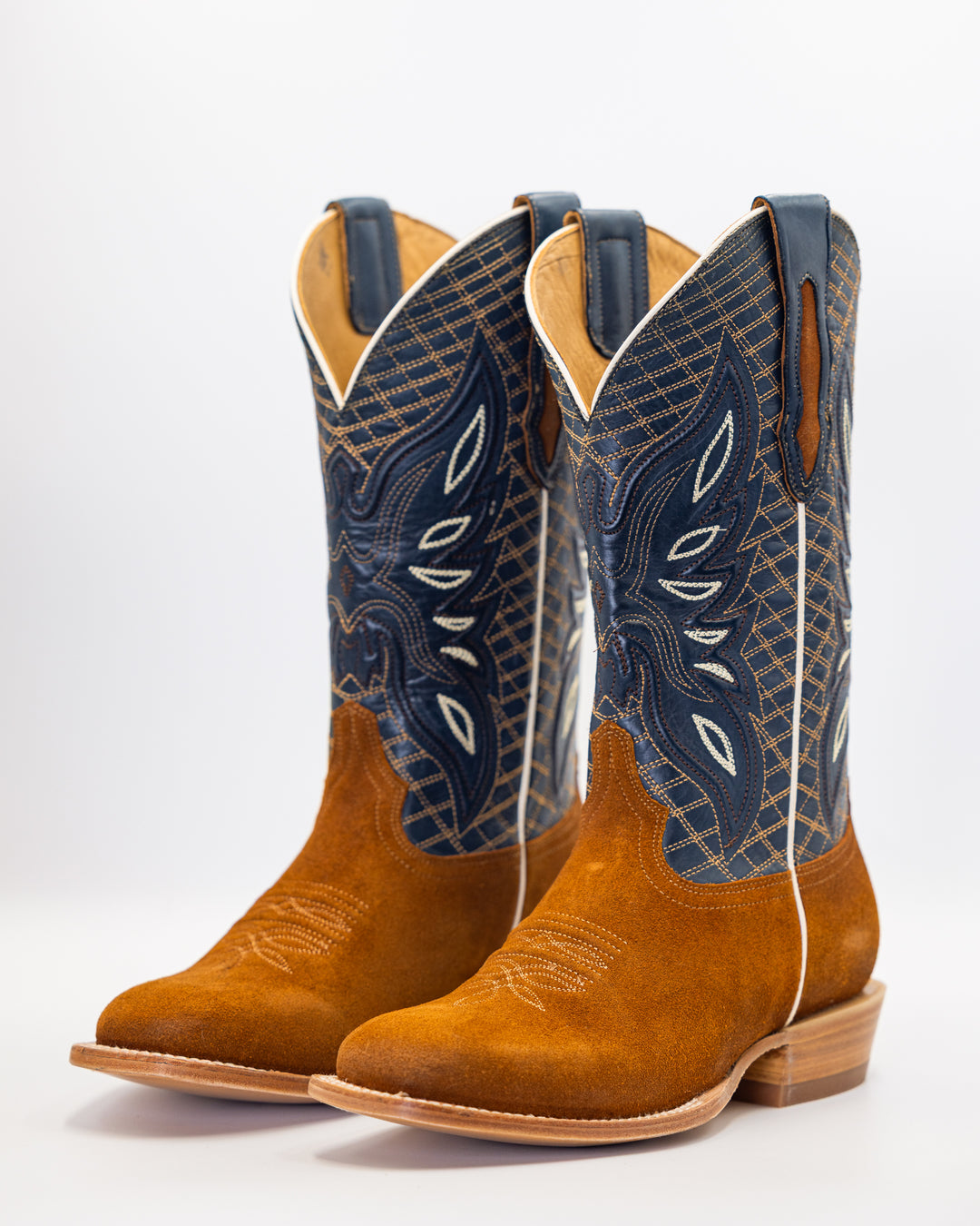 Cowboy, Boots, Western, Lucchese, Ariat, TonyLama, AndersonBean, Justin, Tecovas, Nocona, BlackJack, Stallion, Handmade, Exotic, Ostrich, Alligator, Python, Shark, SquareToe, CutterToe, RoundToe, SnipToe, Roper, Buckaroo, Ranch, Rodeo, Classic, Vintage, Leather, Premium, HandmadeBoots, WorkBoots, Durable, Genuine, Suede, Caiman, Lizard, Crocodile, FullQuill, RanchWear, Traditional, Heritage, Rustic, TexasStyle, MensBoots