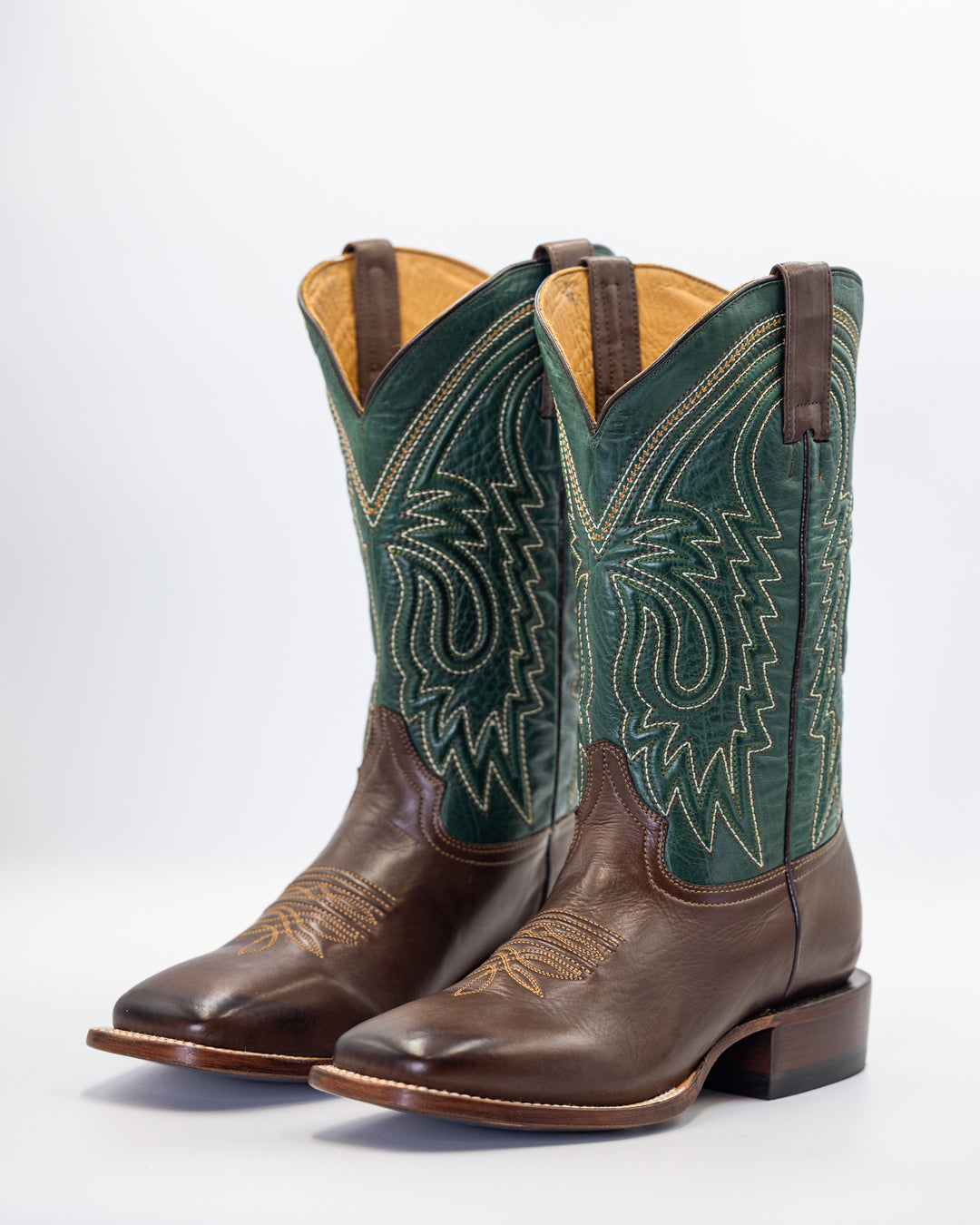 Cowboy, Boots, Western, Lucchese, Ariat, TonyLama, AndersonBean, Justin, Tecovas, Nocona, BlackJack, Stallion, Handmade, Exotic, Ostrich, Alligator, Python, Shark, SquareToe, CutterToe, RoundToe, SnipToe, Roper, Buckaroo, Ranch, Rodeo, Classic, Vintage, Leather, Premium, HandmadeBoots, WorkBoots, Durable, Genuine, Suede, Caiman, Lizard, Crocodile, FullQuill, RanchWear, Traditional, Heritage, Rustic, TexasStyle, MensBoots
