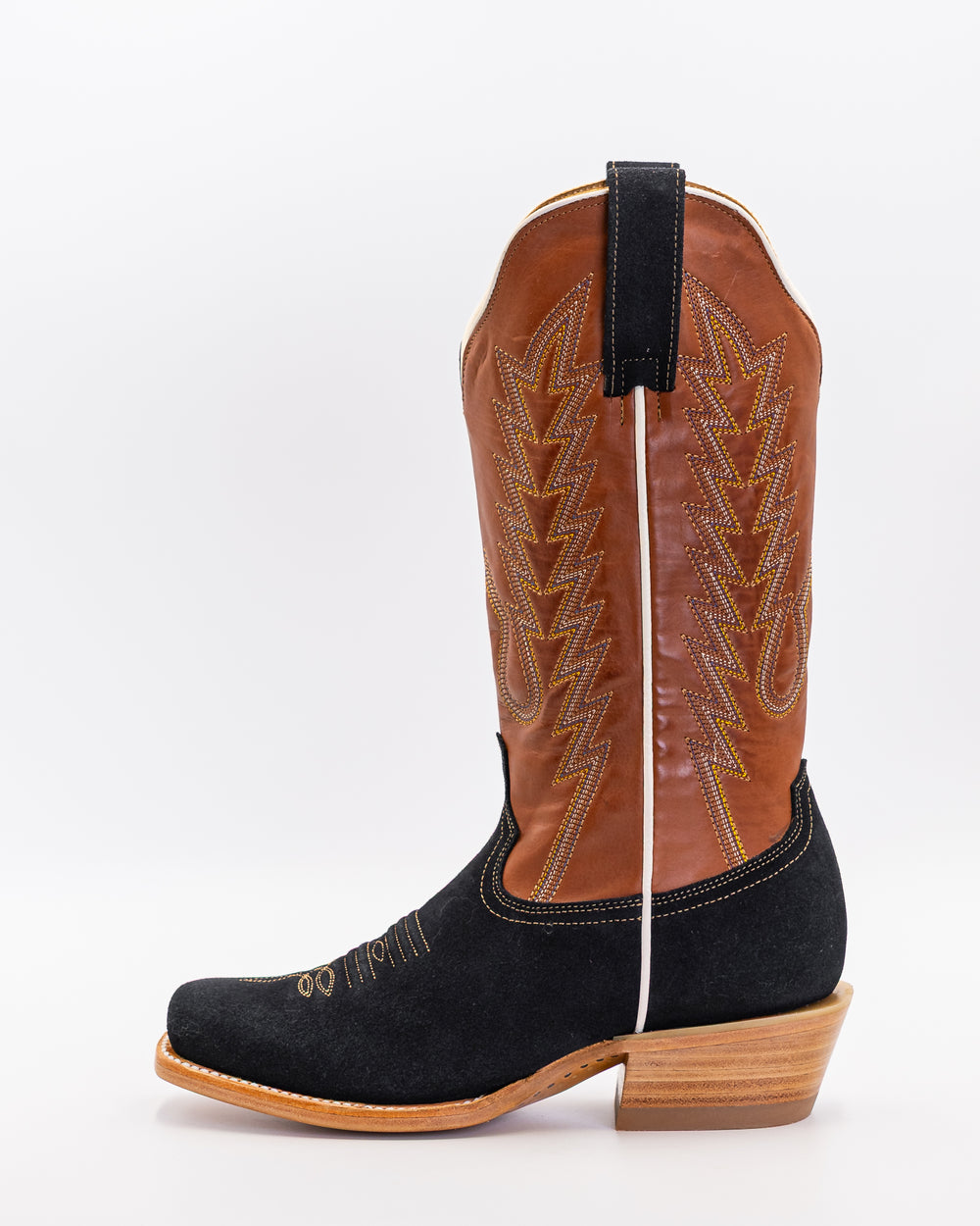 Cowgirl, Boots, Western, Lucchese, Ariat, Corral, OldGringo, Lane, LibertyBlack, Durango, MacieBean, DoubleD, Handmade, Exotic, Ostrich, Alligator, Python, Turquoise, SnipToe, Embroidered, SquareToe, Fashion, Vintage, Classic, Rodeo, Fringe, Glitter, Suede, TallBoots, ShortBoots, RanchWear, Stylish, Premium, Genuine, Leather, Lizard, Crocodile, Caiman, FullQuill, Traditional, Rustic, Floral, Inlay, TexasStyle, WomensBoots