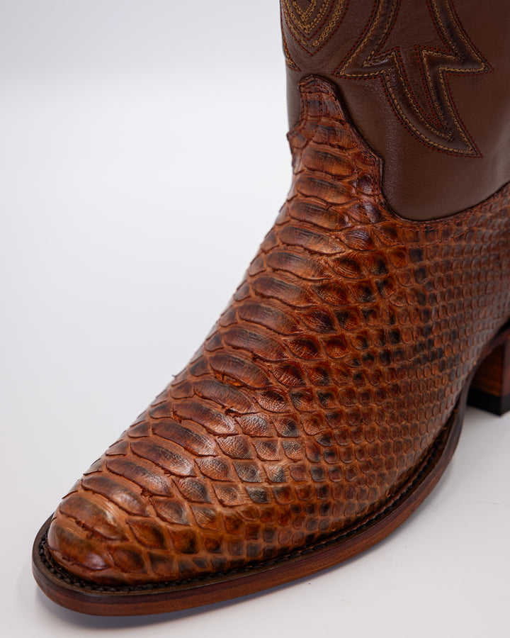 Cowboy, Boots, Western, Lucchese, Ariat, TonyLama, AndersonBean, Justin, Tecovas, Nocona, BlackJack, Stallion, Handmade, Exotic, Ostrich, Alligator, Python, Shark, SquareToe, CutterToe, RoundToe, SnipToe, Roper, Buckaroo, Ranch, Rodeo, Classic, Vintage, Leather, Premium, HandmadeBoots, WorkBoots, Durable, Genuine, Suede, Caiman, Lizard, Crocodile, FullQuill, RanchWear, Traditional, Heritage, Rustic, TexasStyle, MensBoots
