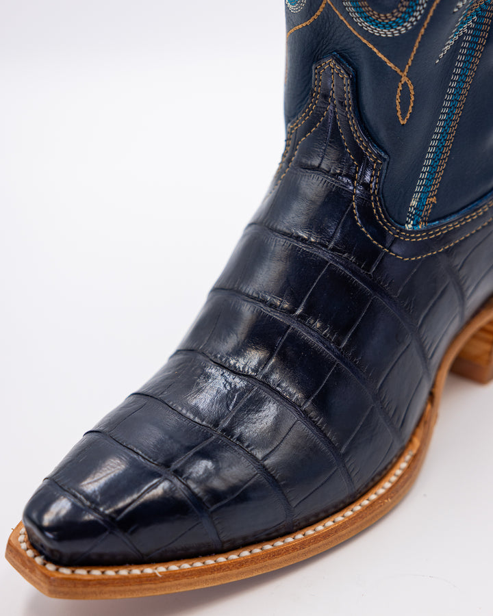 Cowgirl, Boots, Western, Lucchese, Ariat, Corral, OldGringo, Lane, LibertyBlack, Durango, MacieBean, DoubleD, Handmade, Exotic, Ostrich, Alligator, Python, Turquoise, SnipToe, Embroidered, SquareToe, Fashion, Vintage, Classic, Rodeo, Fringe, Glitter, Suede, TallBoots, ShortBoots, RanchWear, Stylish, Premium, Genuine, Leather, Lizard, Crocodile, Caiman, FullQuill, Traditional, Rustic, Floral, Inlay, TexasStyle, WomensBoots