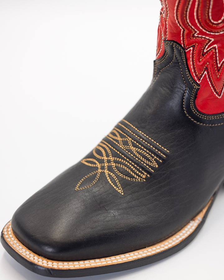 Cowboy, Boots, Western, Lucchese, Ariat, TonyLama, AndersonBean, Justin, Tecovas, Nocona, BlackJack, Stallion, Handmade, Exotic, Ostrich, Alligator, Python, Shark, SquareToe, CutterToe, RoundToe, SnipToe, Roper, Buckaroo, Ranch, Rodeo, Classic, Vintage, Leather, Premium, HandmadeBoots, WorkBoots, Durable, Genuine, Suede, Caiman, Lizard, Crocodile, FullQuill, RanchWear, Traditional, Heritage, Rustic, TexasStyle, MensBoots