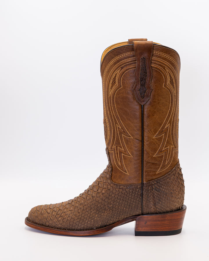 Cowboy, Boots, Western, Lucchese, Ariat, TonyLama, AndersonBean, Justin, Tecovas, Nocona, BlackJack, Stallion, Handmade, Exotic, Ostrich, Alligator, Python, Shark, SquareToe, CutterToe, RoundToe, SnipToe, Roper, Buckaroo, Ranch, Rodeo, Classic, Vintage, Leather, Premium, HandmadeBoots, WorkBoots, Durable, Genuine, Suede, Caiman, Lizard, Crocodile, FullQuill, RanchWear, Traditional, Heritage, Rustic, TexasStyle, MensBoots