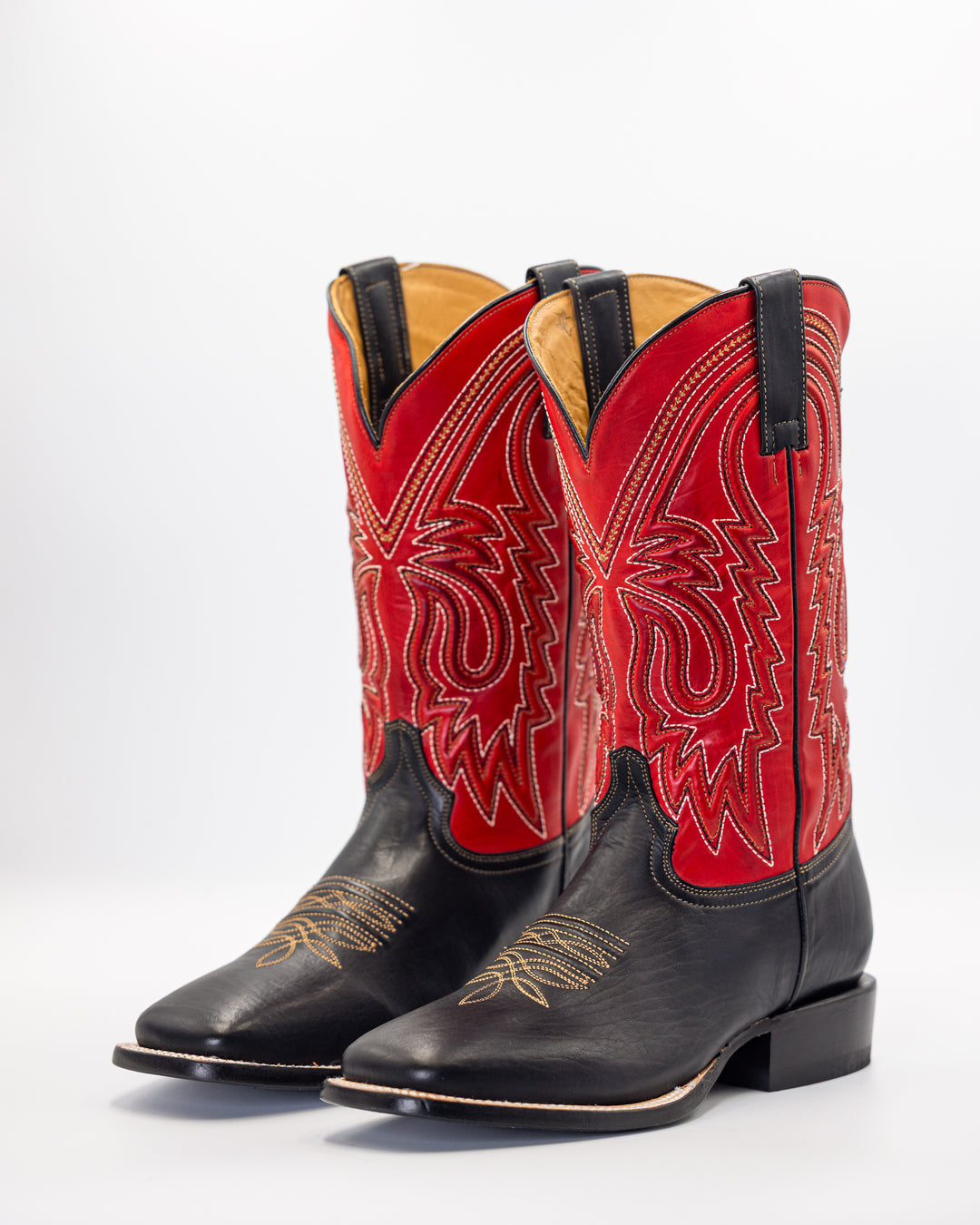 Cowboy, Boots, Western, Lucchese, Ariat, TonyLama, AndersonBean, Justin, Tecovas, Nocona, BlackJack, Stallion, Handmade, Exotic, Ostrich, Alligator, Python, Shark, SquareToe, CutterToe, RoundToe, SnipToe, Roper, Buckaroo, Ranch, Rodeo, Classic, Vintage, Leather, Premium, HandmadeBoots, WorkBoots, Durable, Genuine, Suede, Caiman, Lizard, Crocodile, FullQuill, RanchWear, Traditional, Heritage, Rustic, TexasStyle, MensBoots