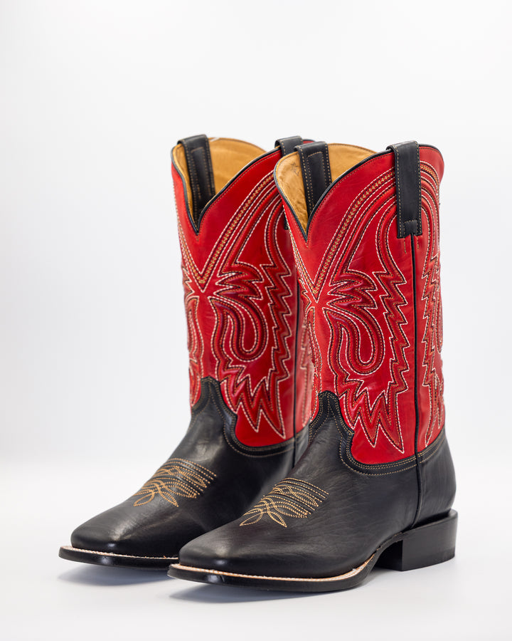 Cowboy, Boots, Western, Lucchese, Ariat, TonyLama, AndersonBean, Justin, Tecovas, Nocona, BlackJack, Stallion, Handmade, Exotic, Ostrich, Alligator, Python, Shark, SquareToe, CutterToe, RoundToe, SnipToe, Roper, Buckaroo, Ranch, Rodeo, Classic, Vintage, Leather, Premium, HandmadeBoots, WorkBoots, Durable, Genuine, Suede, Caiman, Lizard, Crocodile, FullQuill, RanchWear, Traditional, Heritage, Rustic, TexasStyle, MensBoots
