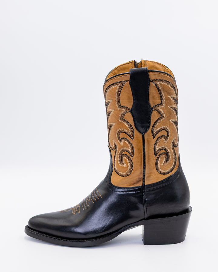 Cowgirl, Boots, Western, Lucchese, Ariat, Corral, OldGringo, Lane, LibertyBlack, Durango, MacieBean, DoubleD, Handmade, Exotic, Ostrich, Alligator, Python, Turquoise, SnipToe, Embroidered, SquareToe, Fashion, Vintage, Classic, Rodeo, Fringe, Glitter, Suede, TallBoots, ShortBoots, RanchWear, Stylish, Premium, Genuine, Leather, Lizard, Crocodile, Caiman, FullQuill, Traditional, Rustic, Floral, Inlay, TexasStyle, WomensBoots, Snip Toe, Boots 