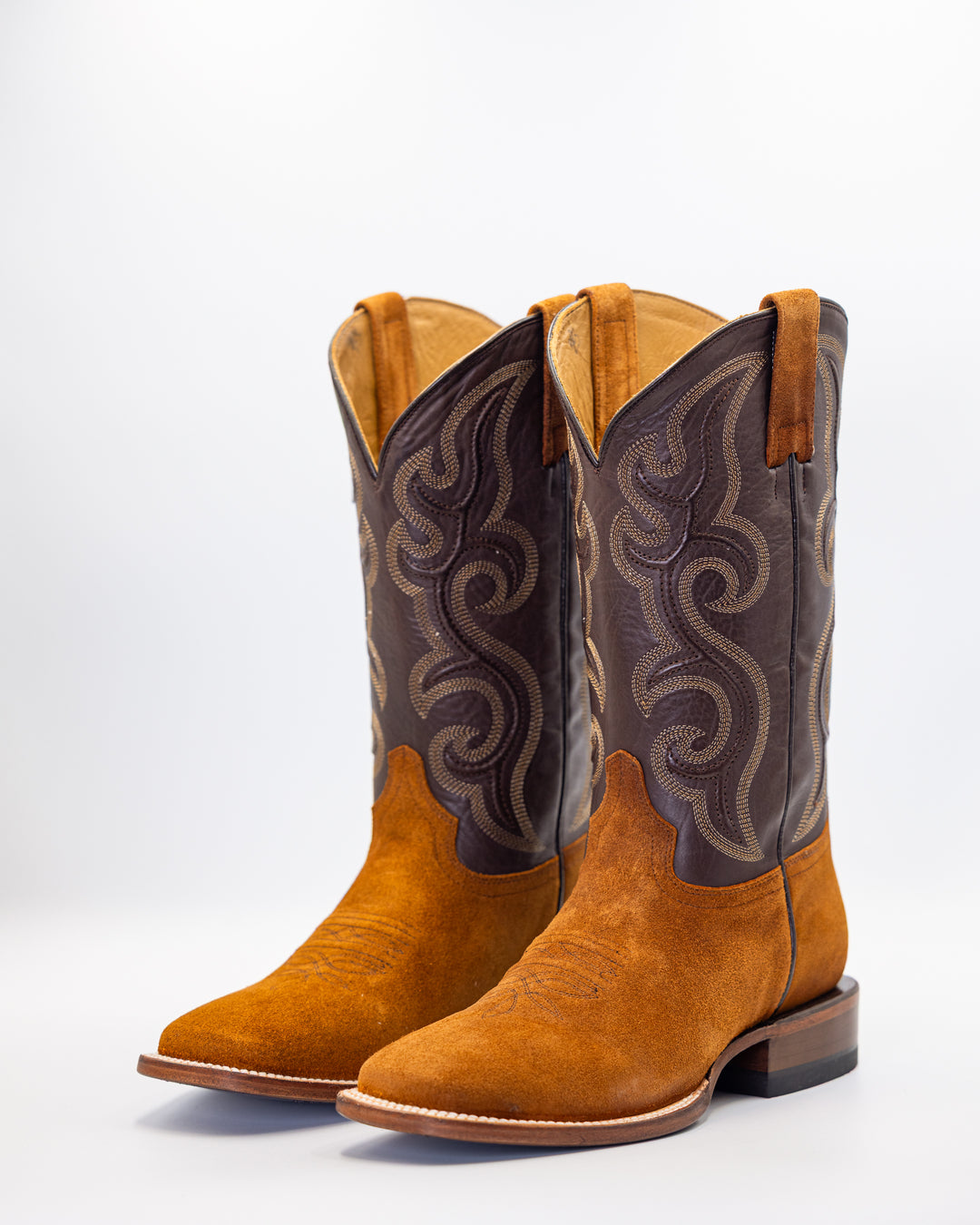 Cowboy, Boots, Western, Lucchese, Ariat, TonyLama, AndersonBean, Justin, Tecovas, Nocona, BlackJack, Stallion, Handmade, Exotic, Ostrich, Alligator, Python, Shark, SquareToe, CutterToe, RoundToe, SnipToe, Roper, Buckaroo, Ranch, Rodeo, Classic, Vintage, Leather, Premium, HandmadeBoots, WorkBoots, Durable, Genuine, Suede, Caiman, Lizard, Crocodile, FullQuill, RanchWear, Traditional, Heritage, Rustic, TexasStyle, MensBoots
