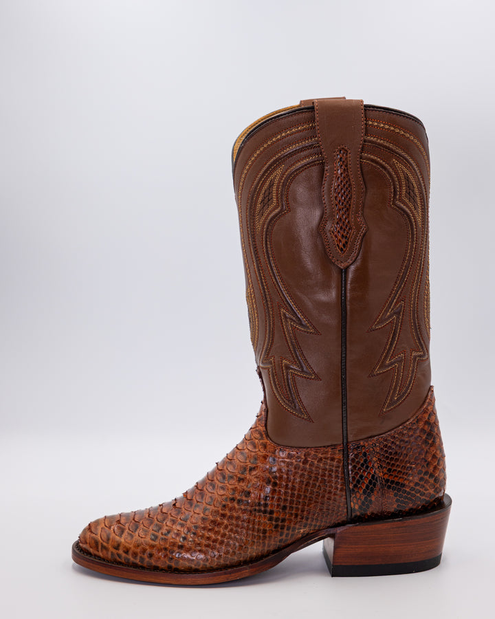 Cowboy, Boots, Western, Lucchese, Ariat, TonyLama, AndersonBean, Justin, Tecovas, Nocona, BlackJack, Stallion, Handmade, Exotic, Ostrich, Alligator, Python, Shark, SquareToe, CutterToe, RoundToe, SnipToe, Roper, Buckaroo, Ranch, Rodeo, Classic, Vintage, Leather, Premium, HandmadeBoots, WorkBoots, Durable, Genuine, Suede, Caiman, Lizard, Crocodile, FullQuill, RanchWear, Traditional, Heritage, Rustic, TexasStyle, MensBoots