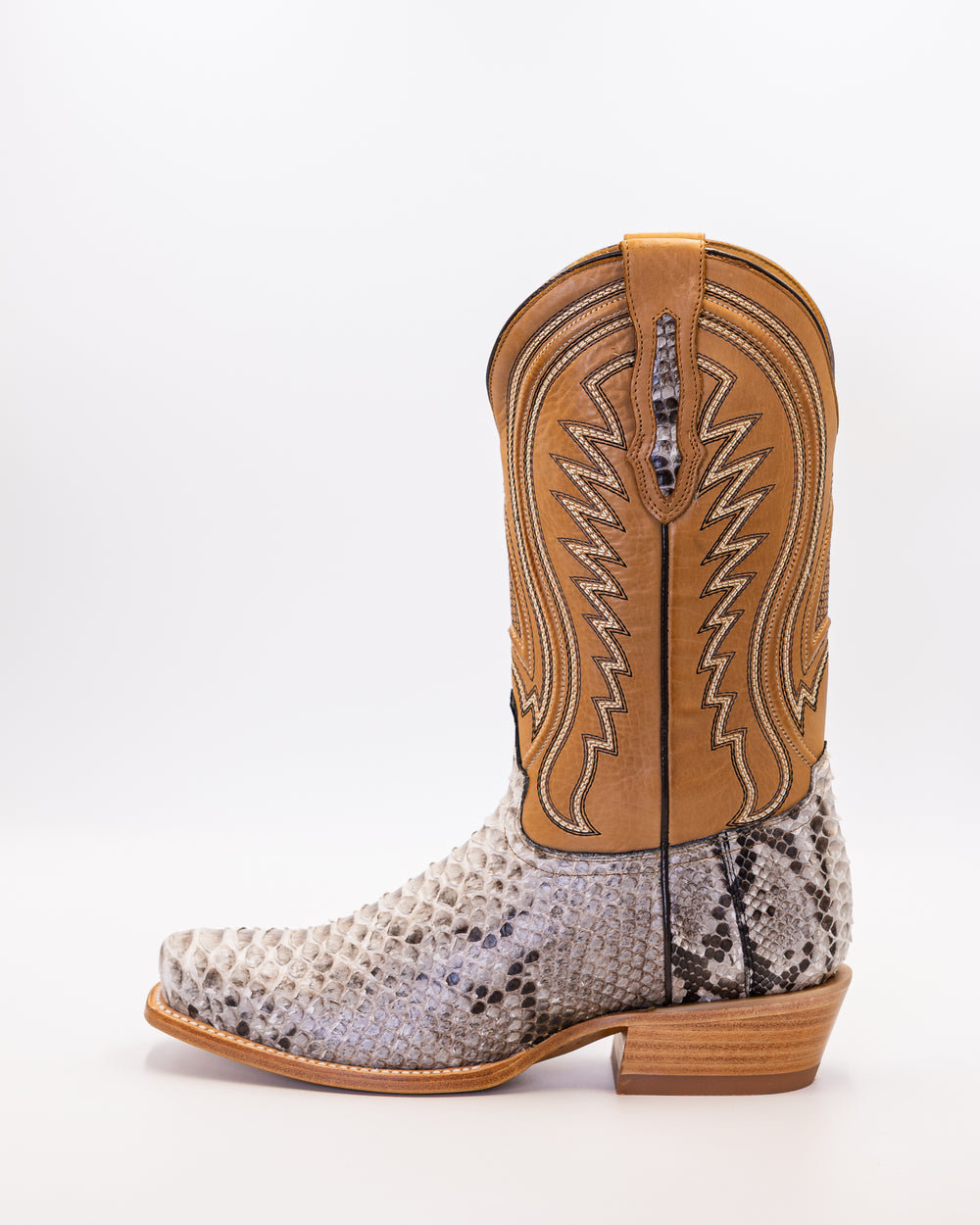 Cowboy, Boots, Western, Lucchese, Ariat, TonyLama, AndersonBean, Justin, Tecovas, Nocona, BlackJack, Stallion, Handmade, Exotic, Ostrich, Alligator, Python, Shark, SquareToe, CutterToe, RoundToe, SnipToe, Roper, Buckaroo, Ranch, Rodeo, Classic, Vintage, Leather, Premium, HandmadeBoots, WorkBoots, Durable, Genuine, Suede, Caiman, Lizard, Crocodile, FullQuill, RanchWear, Traditional, Heritage, Rustic, TexasStyle, MensBoots