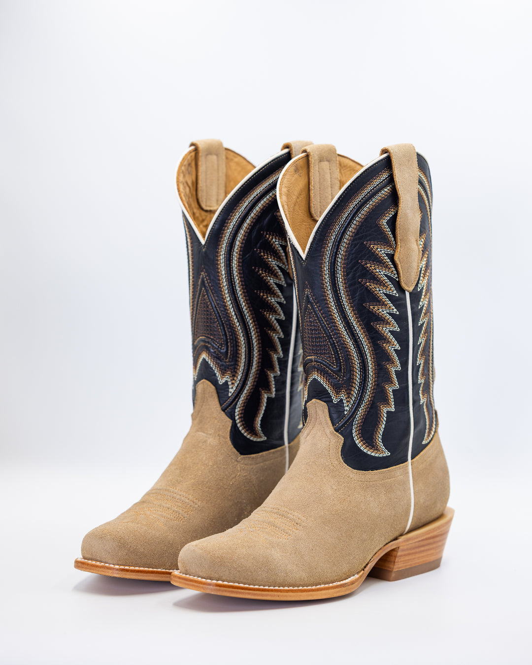 Cowboy, Boots, Western, Lucchese, Ariat, TonyLama, AndersonBean, Justin, Tecovas, Nocona, BlackJack, Stallion, Handmade, Exotic, Ostrich, Alligator, Python, Shark, SquareToe, CutterToe, RoundToe, SnipToe, Roper, Buckaroo, Ranch, Rodeo, Classic, Vintage, Leather, Premium, HandmadeBoots, WorkBoots, Durable, Genuine, Suede, Caiman, Lizard, Crocodile, FullQuill, RanchWear, Traditional, Heritage, Rustic, TexasStyle, MensBoots