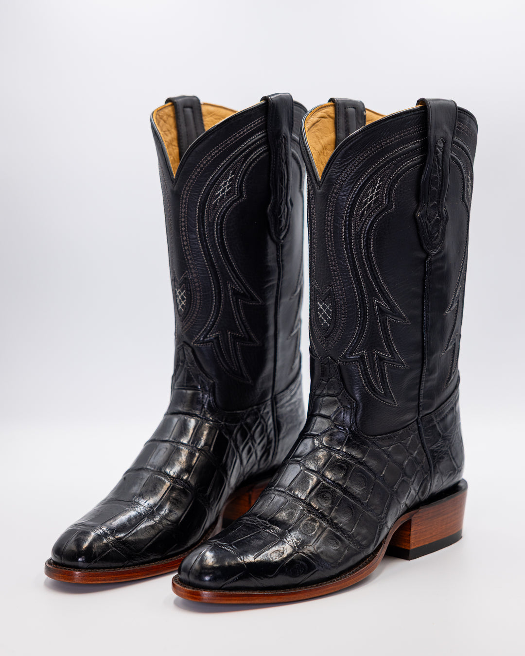 Cowboy, Boots, Western, Lucchese, Ariat, TonyLama, AndersonBean, Justin, Tecovas, Nocona, BlackJack, Stallion, Handmade, Exotic, Ostrich, Alligator, Python, Shark, SquareToe, CutterToe, RoundToe, SnipToe, Roper, Buckaroo, Ranch, Rodeo, Classic, Vintage, Leather, Premium, HandmadeBoots, WorkBoots, Durable, Genuine, Suede, Caiman, Lizard, Crocodile, FullQuill, RanchWear, Traditional, Heritage, Rustic, TexasStyle, MensBoots