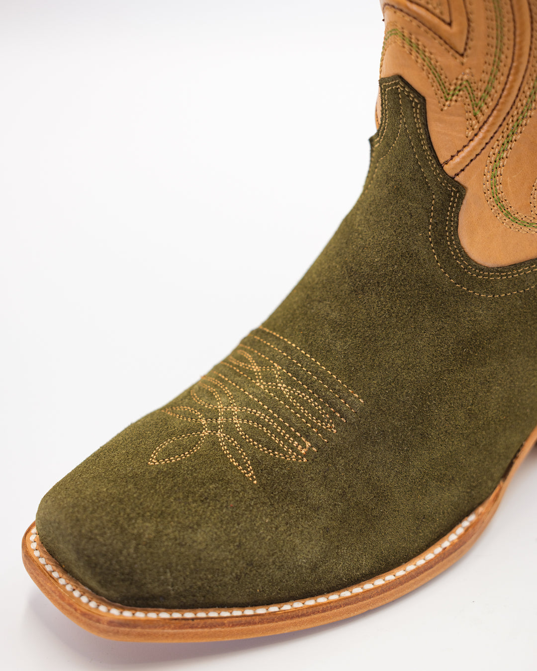 Cowboy, Boots, Western, Lucchese, Ariat, TonyLama, AndersonBean, Justin, Tecovas, Nocona, BlackJack, Stallion, Handmade, Exotic, Ostrich, Alligator, Python, Shark, SquareToe, CutterToe, RoundToe, SnipToe, Roper, Buckaroo, Ranch, Rodeo, Classic, Vintage, Leather, Premium, HandmadeBoots, WorkBoots, Durable, Genuine, Suede, Caiman, Lizard, Crocodile, FullQuill, RanchWear, Traditional, Heritage, Rustic, TexasStyle, MensBoots