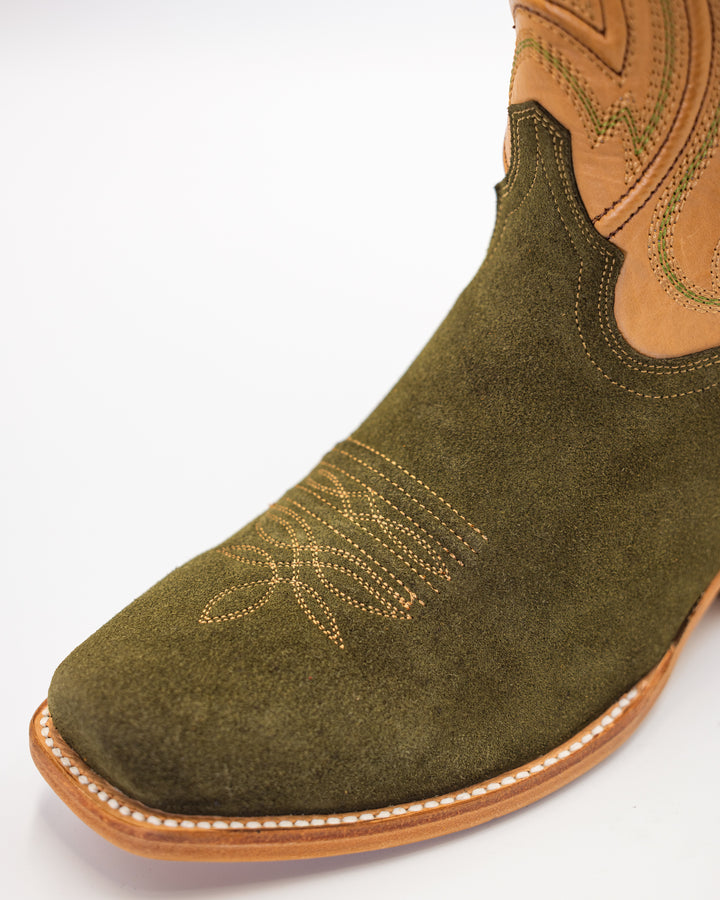 Cowboy, Boots, Western, Lucchese, Ariat, TonyLama, AndersonBean, Justin, Tecovas, Nocona, BlackJack, Stallion, Handmade, Exotic, Ostrich, Alligator, Python, Shark, SquareToe, CutterToe, RoundToe, SnipToe, Roper, Buckaroo, Ranch, Rodeo, Classic, Vintage, Leather, Premium, HandmadeBoots, WorkBoots, Durable, Genuine, Suede, Caiman, Lizard, Crocodile, FullQuill, RanchWear, Traditional, Heritage, Rustic, TexasStyle, MensBoots