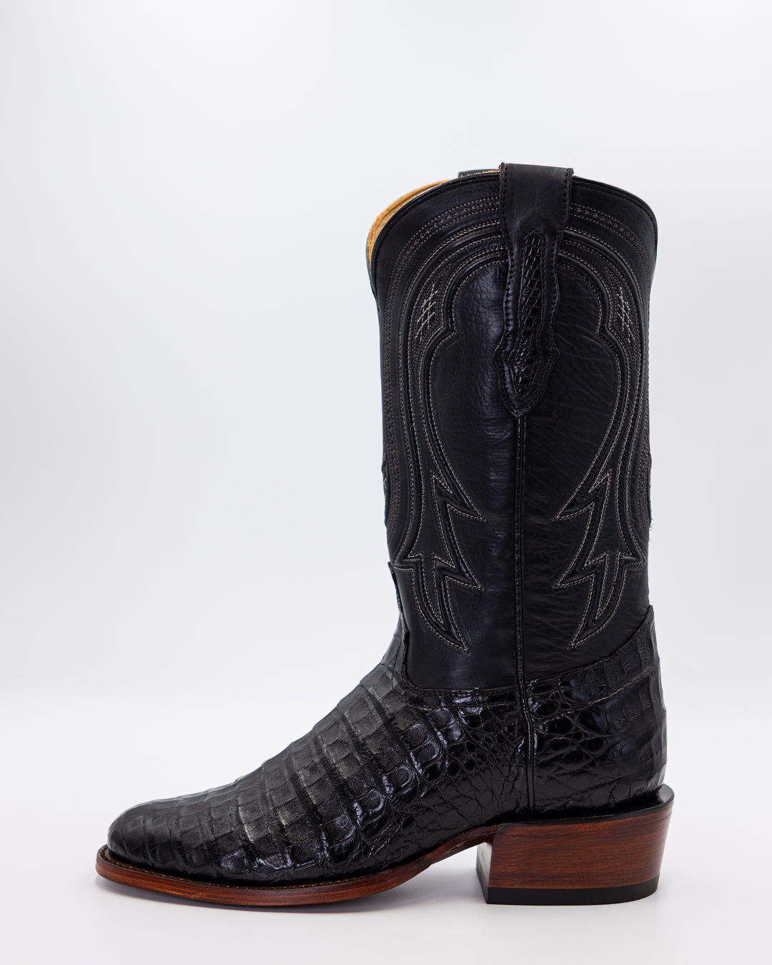 Cowboy, Boots, Western, Lucchese, Ariat, TonyLama, AndersonBean, Justin, Tecovas, Nocona, BlackJack, Stallion, Handmade, Exotic, Ostrich, Alligator, Python, Shark, SquareToe, CutterToe, RoundToe, SnipToe, Roper, Buckaroo, Ranch, Rodeo, Classic, Vintage, Leather, Premium, HandmadeBoots, WorkBoots, Durable, Genuine, Suede, Caiman, Lizard, Crocodile, FullQuill, RanchWear, Traditional, Heritage, Rustic, TexasStyle, MensBoots
