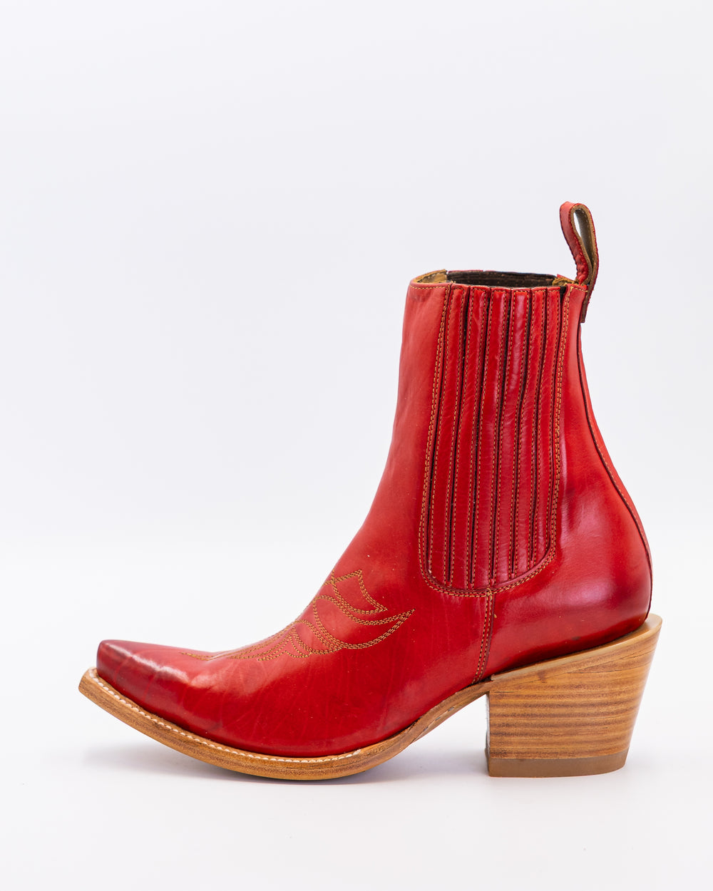 Cowgirl, Boots, Western, Lucchese, Ariat, Corral, OldGringo, Lane, LibertyBlack, Durango, MacieBean, DoubleD, Handmade, Exotic, Ostrich, Alligator, Python, Turquoise, SnipToe, Embroidered, SquareToe, Fashion, Vintage, Classic, Rodeo, Fringe, Glitter, Suede, TallBoots, ShortBoots, RanchWear, Stylish, Premium, Genuine, Leather, Lizard, Crocodile, Caiman, FullQuill, Traditional, Rustic, Floral, Inlay, TexasStyle, WomensBoots