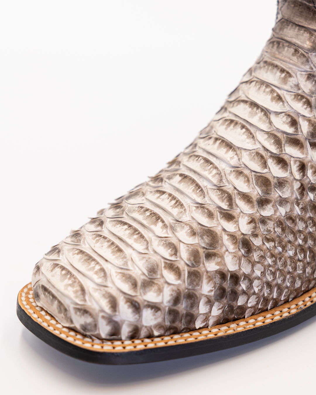 Cowboy, Boots, Western, Lucchese, Ariat, TonyLama, AndersonBean, Justin, Tecovas, Nocona, BlackJack, Stallion, Handmade, Exotic, Ostrich, Alligator, Python, Shark, SquareToe, CutterToe, RoundToe, SnipToe, Roper, Buckaroo, Ranch, Rodeo, Classic, Vintage, Leather, Premium, HandmadeBoots, WorkBoots, Durable, Genuine, Suede, Caiman, Lizard, Crocodile, FullQuill, RanchWear, Traditional, Heritage, Rustic, TexasStyle, MensBoots